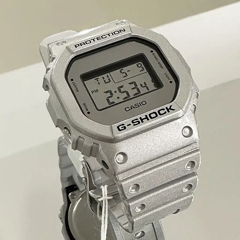 Casio G-Shock DW-5600FF-8ER