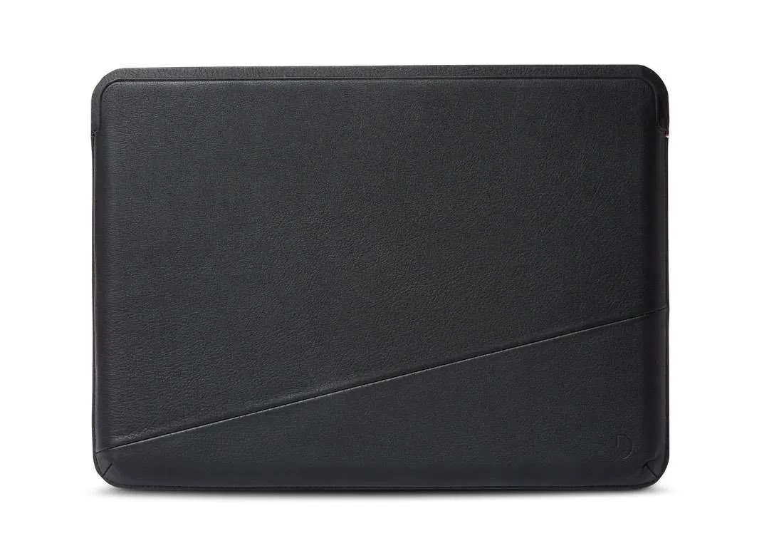 Черен кожен кейс от Decoded за Macbook 16"