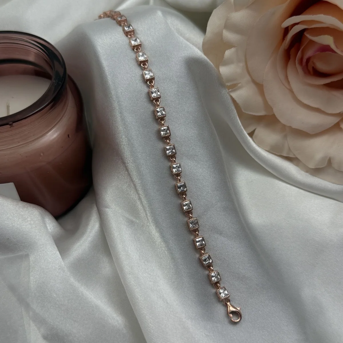 Srebrna narukvica Rose Princess sa kvadratnim cirkonima – 5.6g