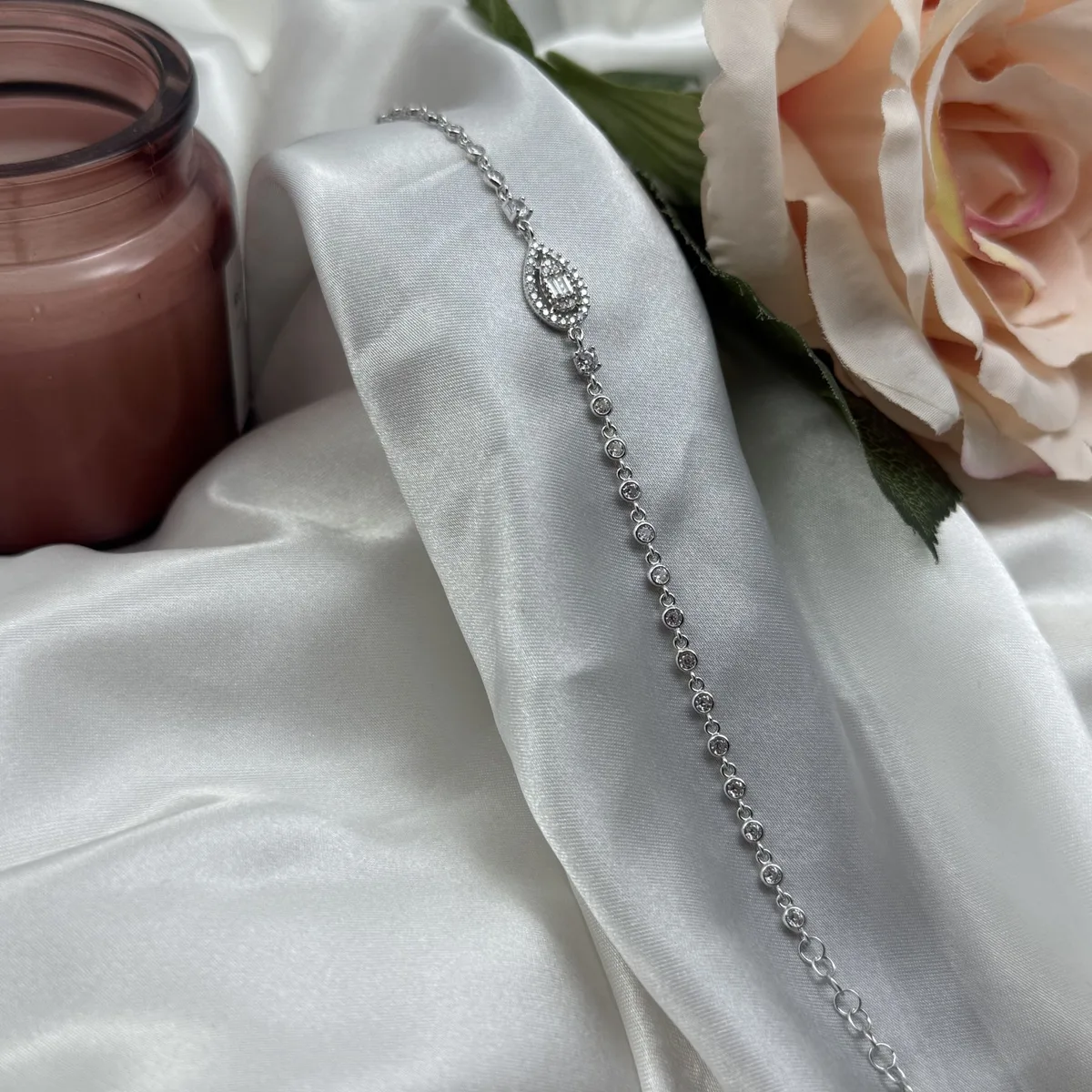 Srebrna narukvica Teardrop Elegance sa cirkonima – 3.4g