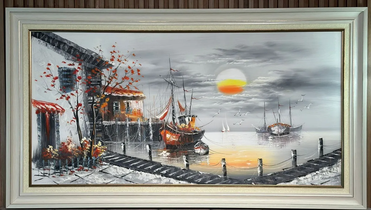 Pikturë Moderne Peisazh Detar me Varka dhe Perëndim Dielli – 140×80 cm